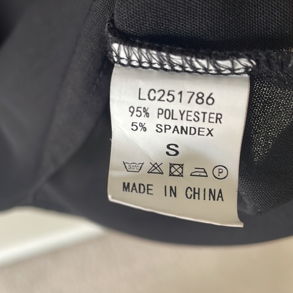 3/4 Ruffle Sleeve Crewneck Blouse! - Picture 6 of 6